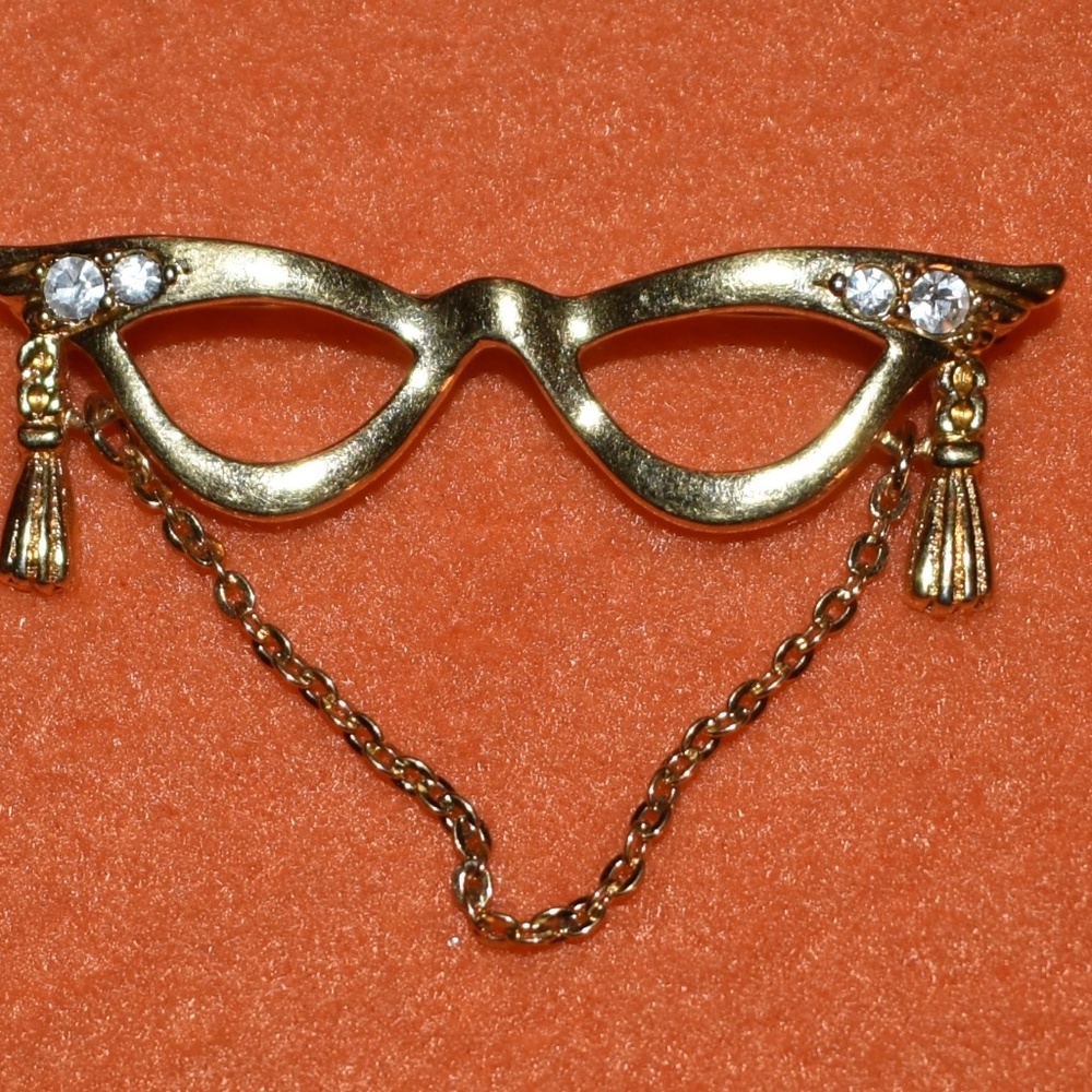 EYEGLASS PIN